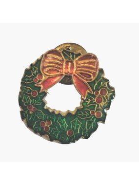 Christmas Wreath Pinback Pin Brooch Green Red Berries Bow